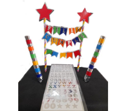 SET MINI BANDERINES F/C PERSONALIZADO MULTICOLOR 2 BENGALAS Y STICKERS LETRAS Y NUMEROS X 1